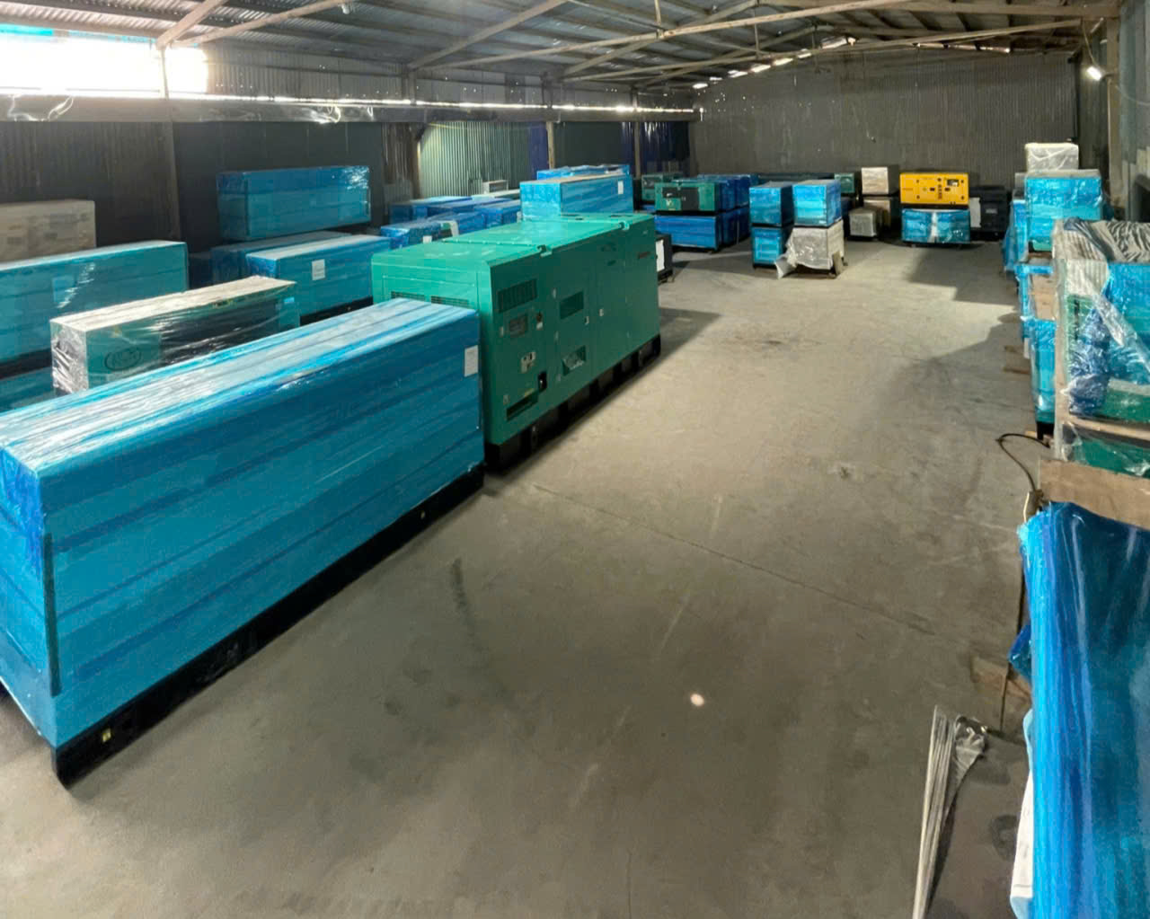 Kho máy phát điện công nghiệp